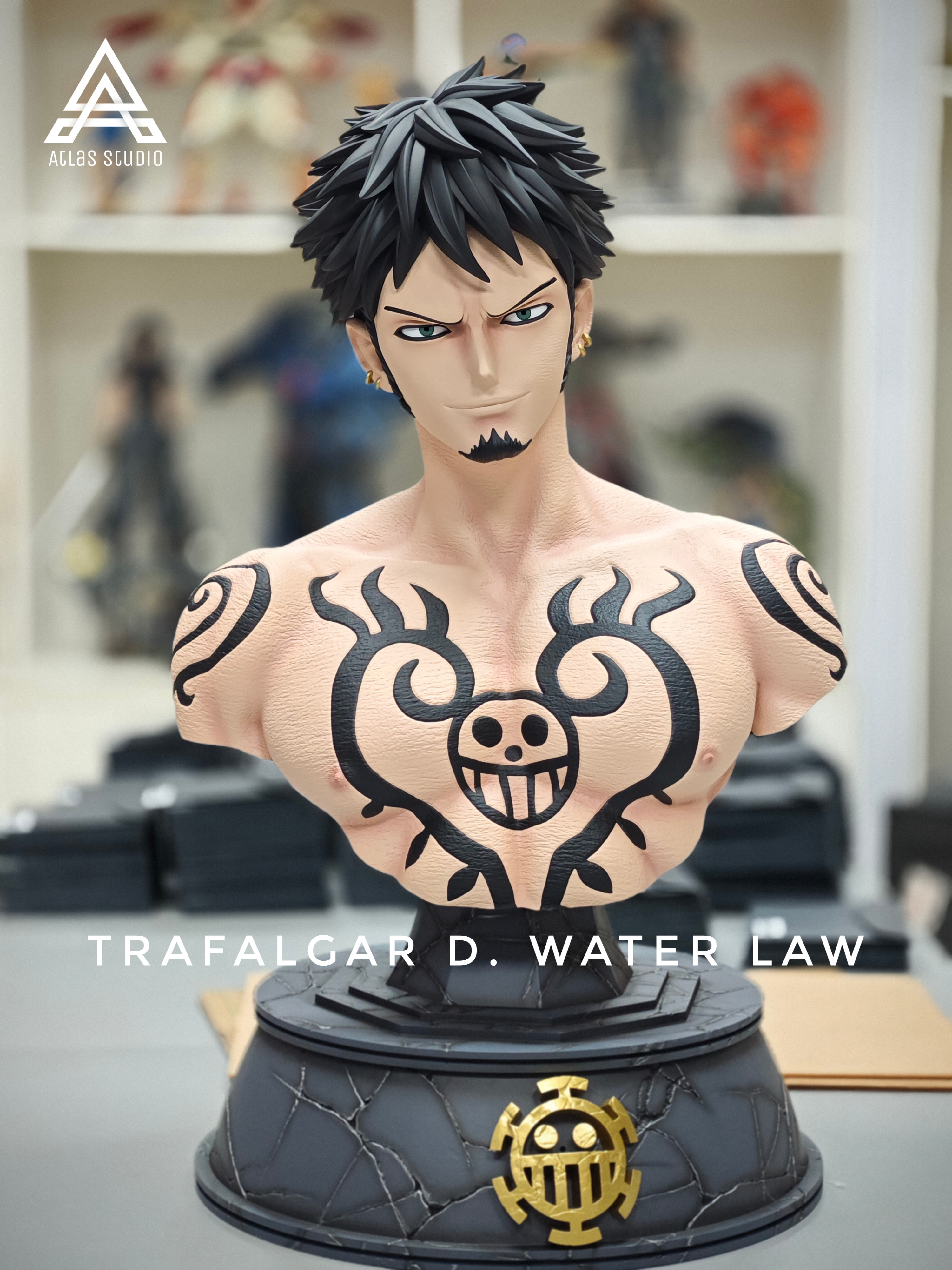 PRE-ORDER Atlas Studio - One Piece Trafalgar D. Water Law Bust 1/1 & 1/4  Statue(GK)