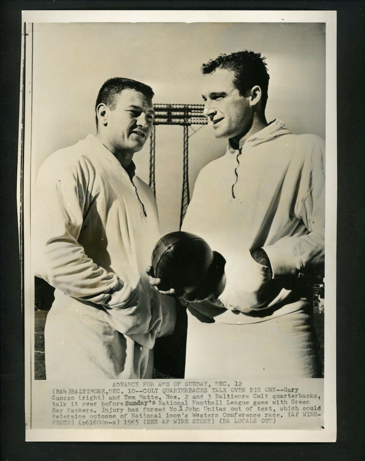 Tom Matte & Gary Cuozzo 1965 Press Photo Poster painting Baltimore Colts prepare for Packers