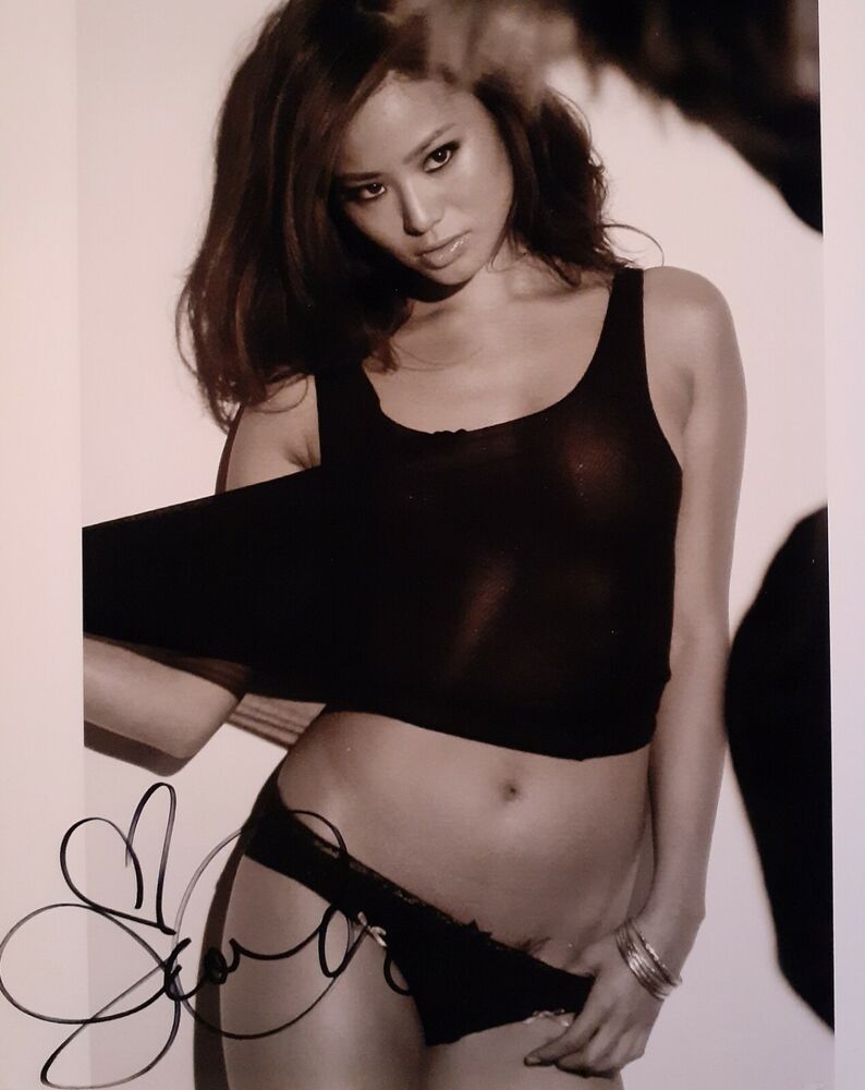 Jamie Chung signed 8x10