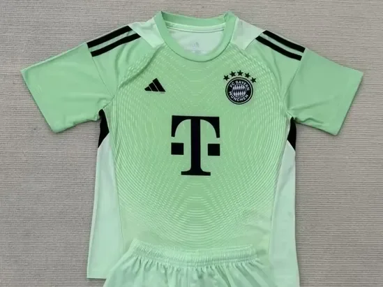 Fan Version 2025-2026 Bayern Munich Green Goalkeeper Soccer Jersey
