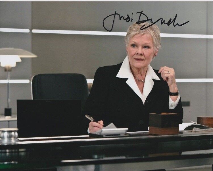 JUDI DENCH signed autographed 007 JAMES BOND QUANTUM OF SOLACE M Photo Poster painting