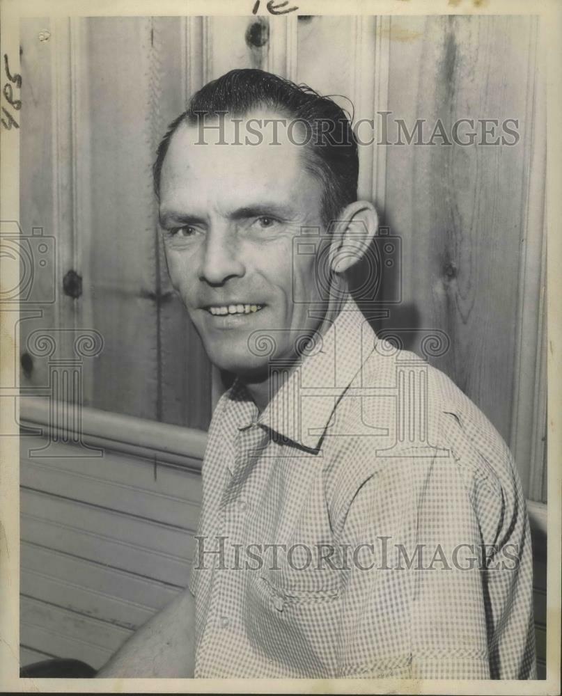 Press Photo Poster painting Horse Racing - Jockey Robert Lee Baird Smiling - nos03263