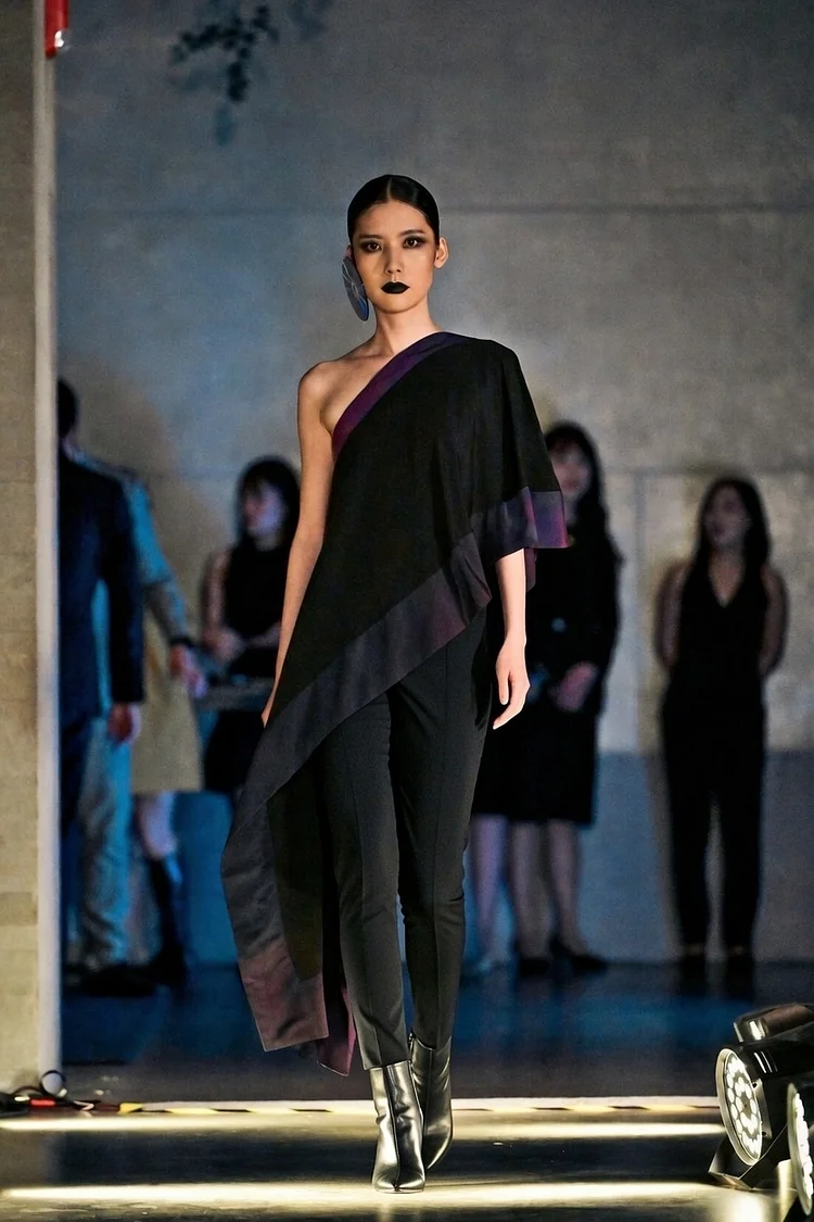 ACID4YUPPIES Drop Shoulder Top - 8 Recycled Water Bottles - Black