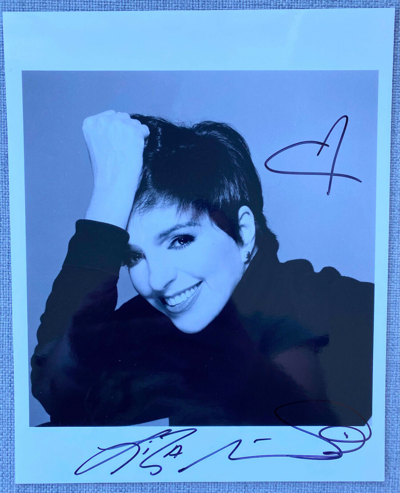 Liza Minnelli Signed B&W 8x10 Photo Poster painting - Authentic, Broadway, Legend