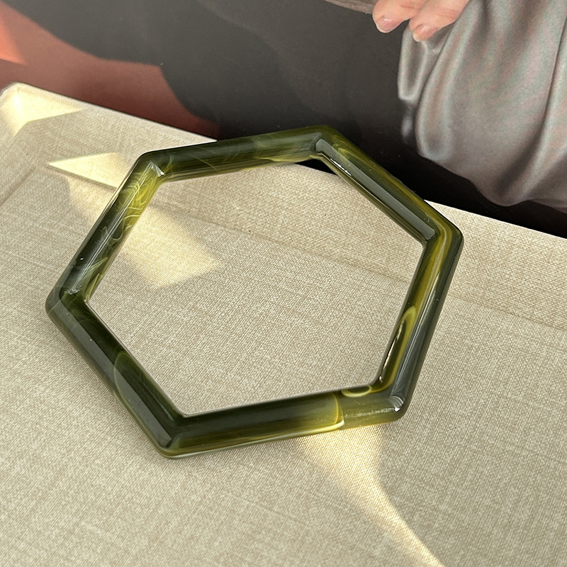 Hot-selling colorful gradient hexagonal acrylic bracelet retro minimalist high-end bracelet European and American style jewelry