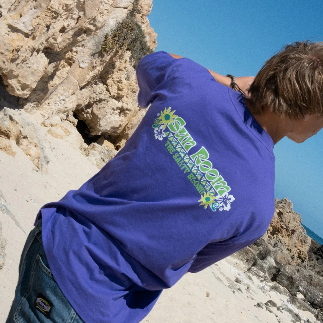  Beach-Ready Oversized T-Shirt with Tropical Print and Adjustable Sleeves