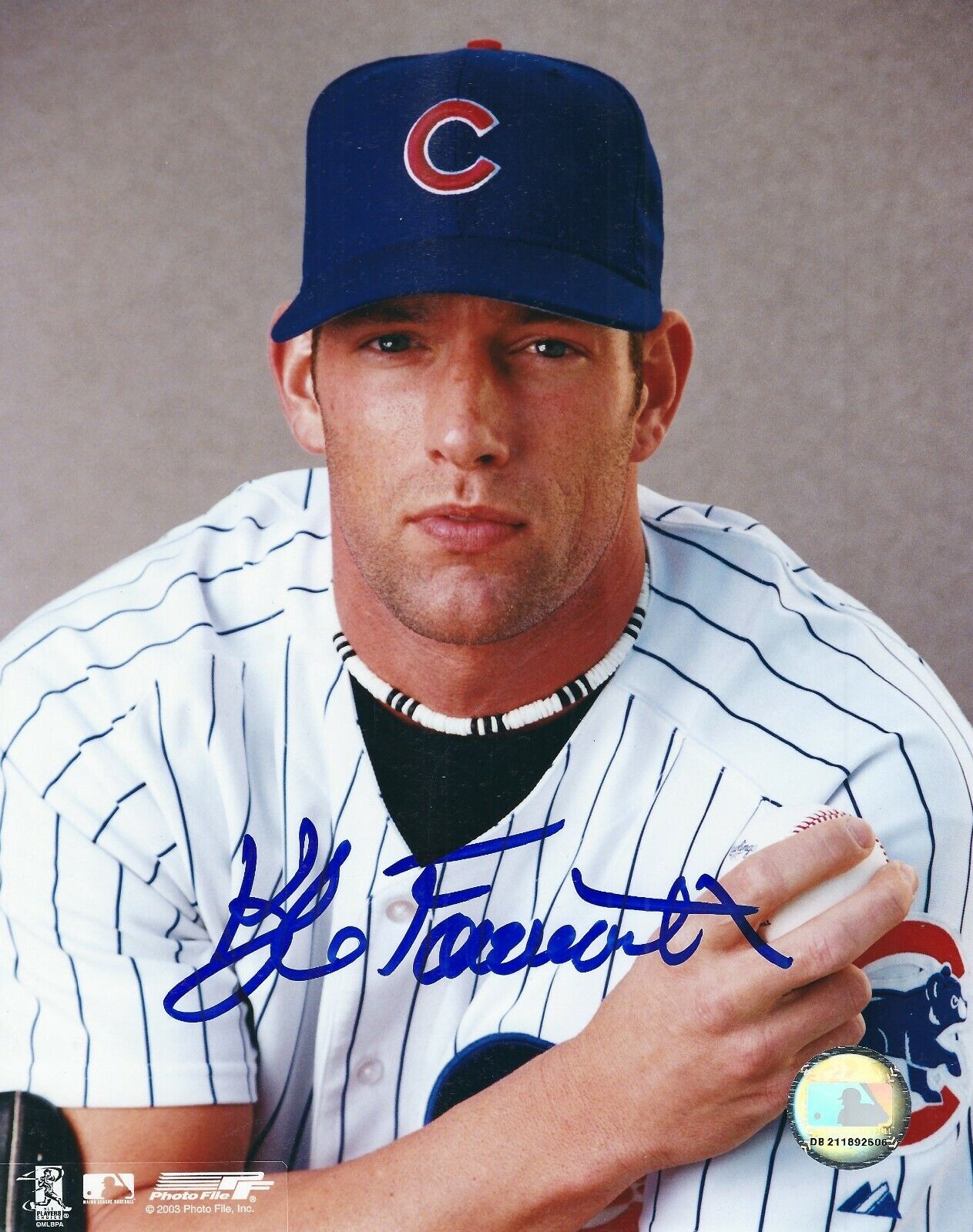 Signed 8x10 KYLE FARNSWORTH Chicago Cubs Autographed Photo Poster painting - COA