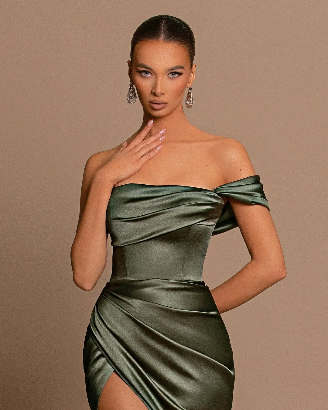 Glamorous One Shoulder Sequined A-line Sleeveless Prom Dress With Slit main image 0