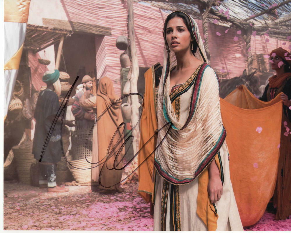 NAOMI SCOTT SIGNED AUTOGRAPH 8X10 Photo Poster painting - ALADDIN JASMINE, BEAUTIFUL, SEXY C