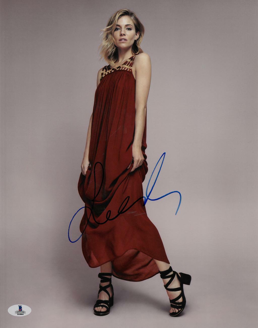 Sienna Miller Signed Authentic Autographed 11x14 Photo Poster painting BECKETT #B10064