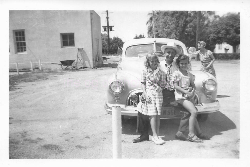 CAR PORTRAIT Vintage FOUND FAMILY Photo Poster painting Black + White CLASSIC SNAPSHOT 05 12 W