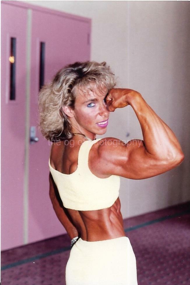 FEMALE BODYBUILDER 80's 90's FOUND Photo Poster painting Color MUSCLE WOMAN Original EN 16 23 F