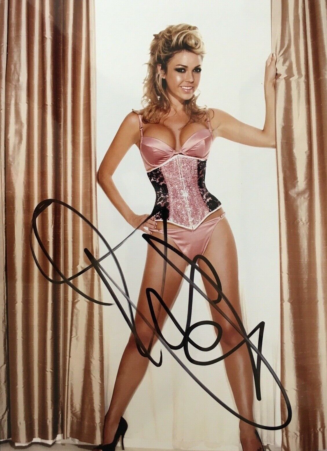 ADELE SILVA - POPULAR BRITISH ACTRESS - DR WHO - EXCELLENT SIGNED Photo Poster paintingGRAPH