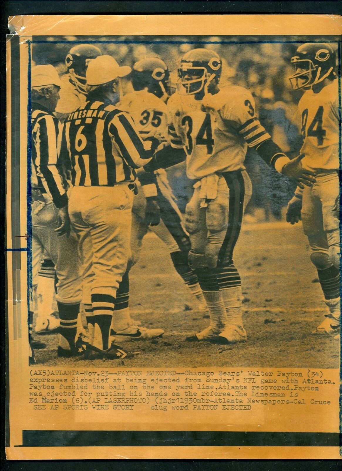 Walter Payton EJECTED from Game vs. Falcons 1980 Press Photo Poster painting Chicago Bears