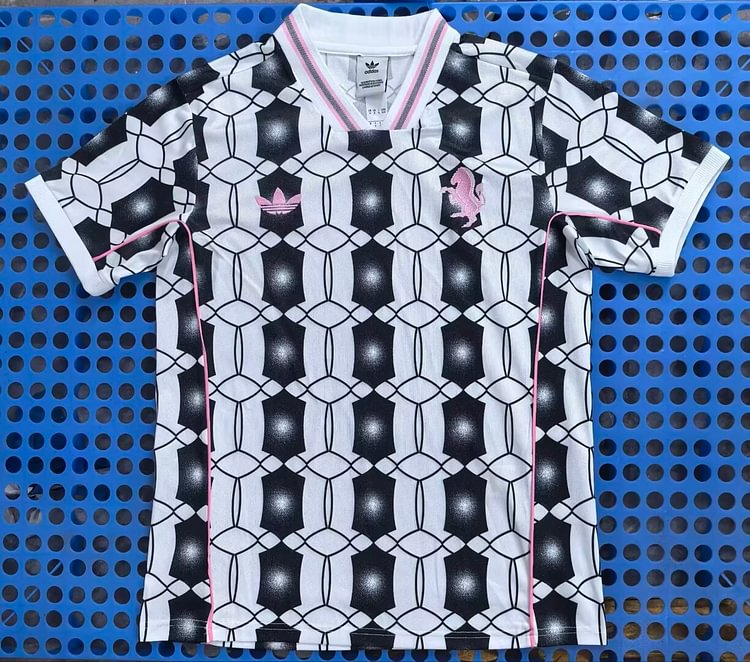 2025-26 Juventus Retro Black and White Jersey - Fan Edition