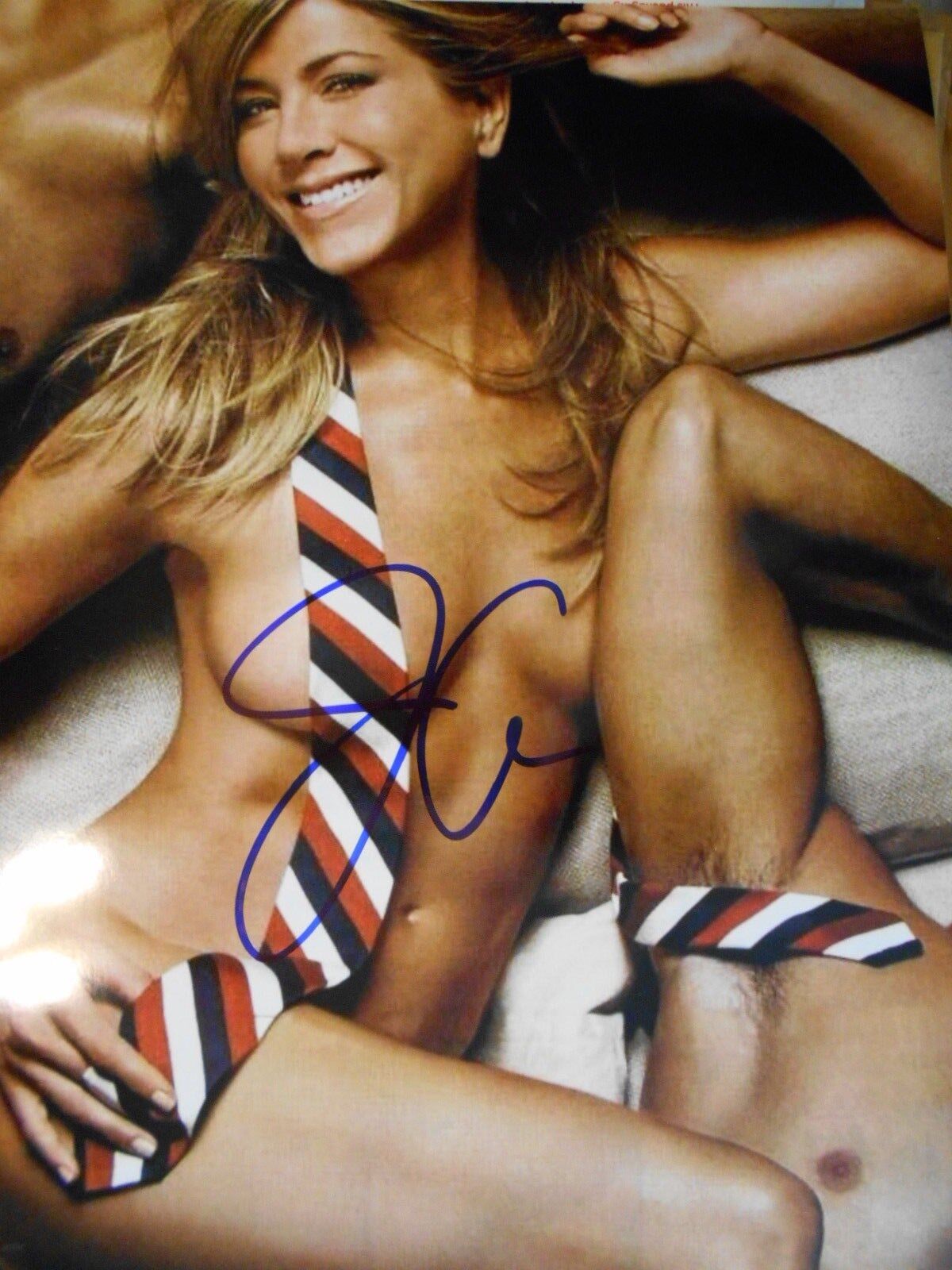 Jennifer Aniston * HAND SIGNED With BLUE SHARPIE 8 x 10 Photo Poster painting SEXY IN TIEI