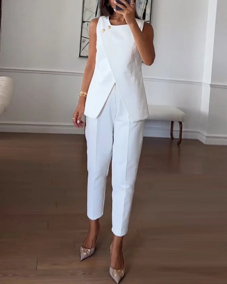 Sleeveless solid color two piece suit