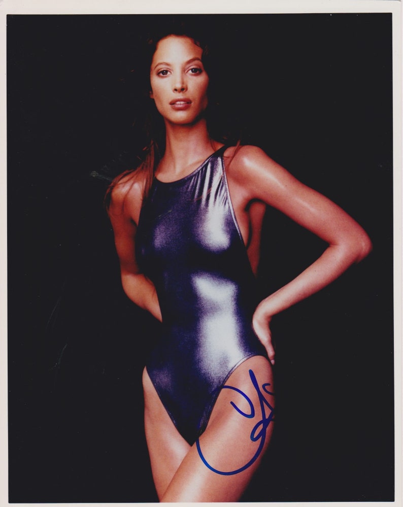 Christy Turlington Signed Autographed Glossy 8x10 Photo Poster painting - COA Matching Holograms