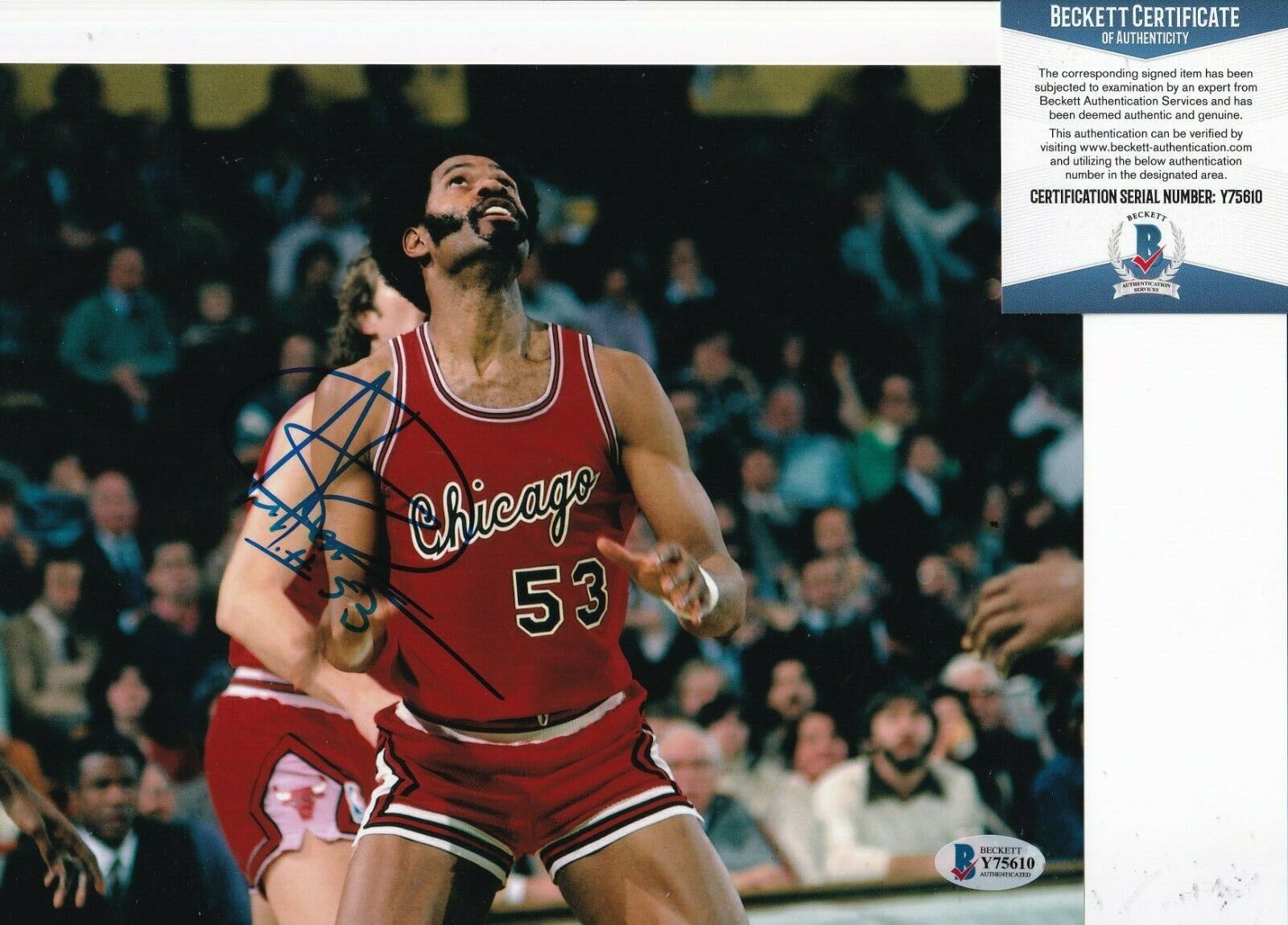 ARTIS GILMORE signed (CHICAGO BULLS) Basketball 8X10 Photo Poster painting BECKETT BAS Y75610