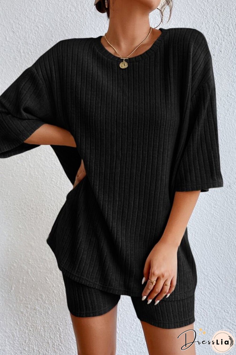 Easy-to-Wear Knit Outfit