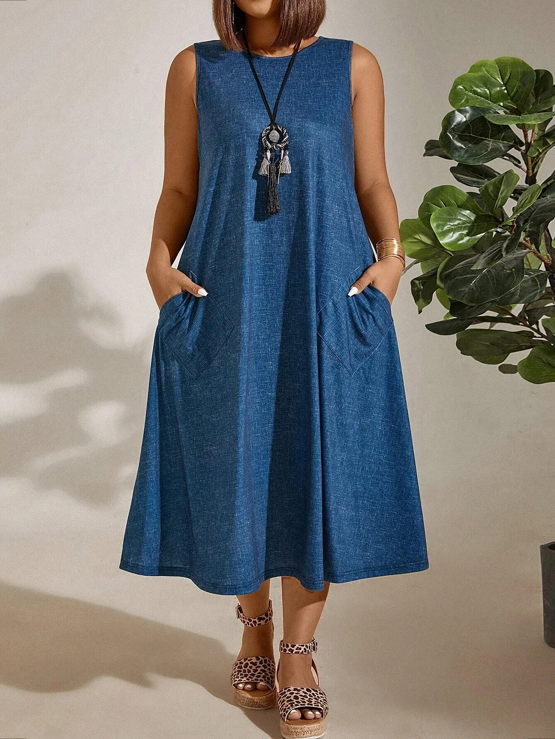 Uveng Uveng Plus-Size Women's Commuting Round Collar Solid Color Sleeveless Pocket Dress