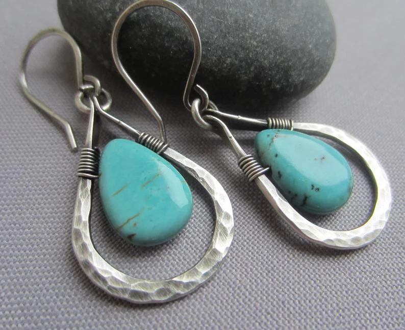 Vintage Green Stone Drop Earrings Exquisite Hand-wound Creative Hammered Earrings
