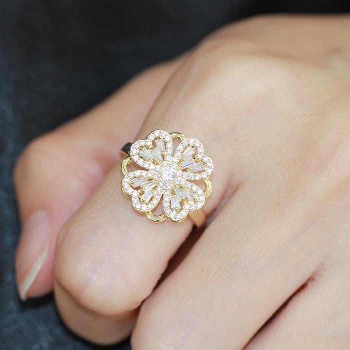  Rotating Heart Clover Collection Ring
