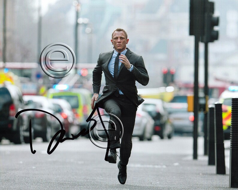 Daniel Craig James Bond Autographed Signed Photo Poster painting 8 x 10 print Photo Poster painting picture poster wall art autograph