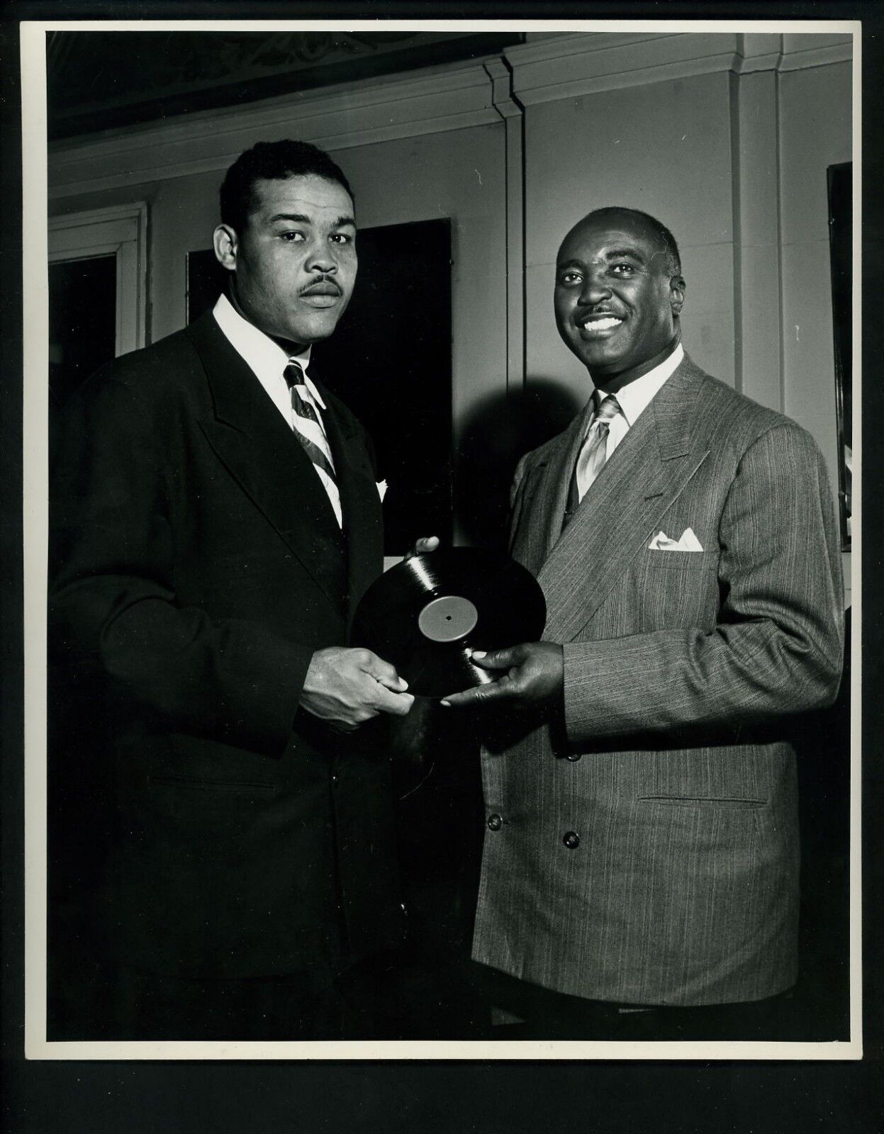 Boxer Joe Louis with musician circa 1940 's Press Original Photo Poster painting Boxing