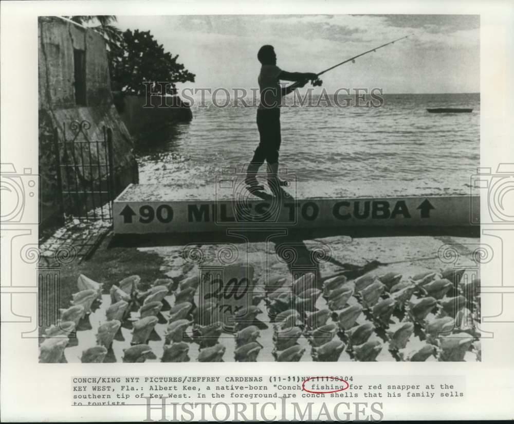 Press Photo Poster painting Albert Kee fishing for red snapper at southern tip of Key West, FL