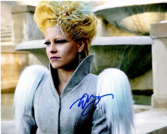 Elizabeth Banks Signed - Autographed Hunger Games 8x10 Photo Poster painting - Effie Trinket