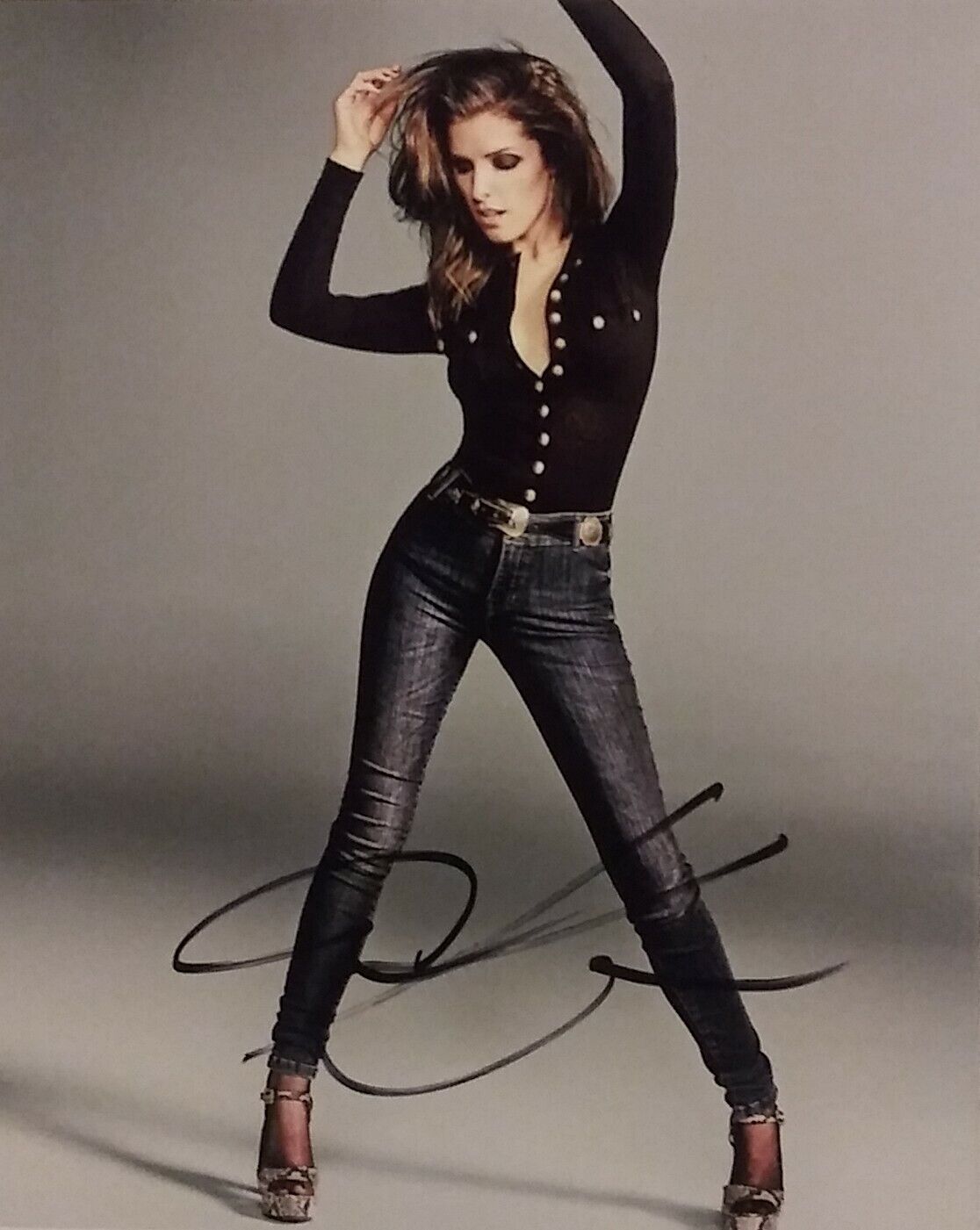 Anna Kendrick signed 8 x 10