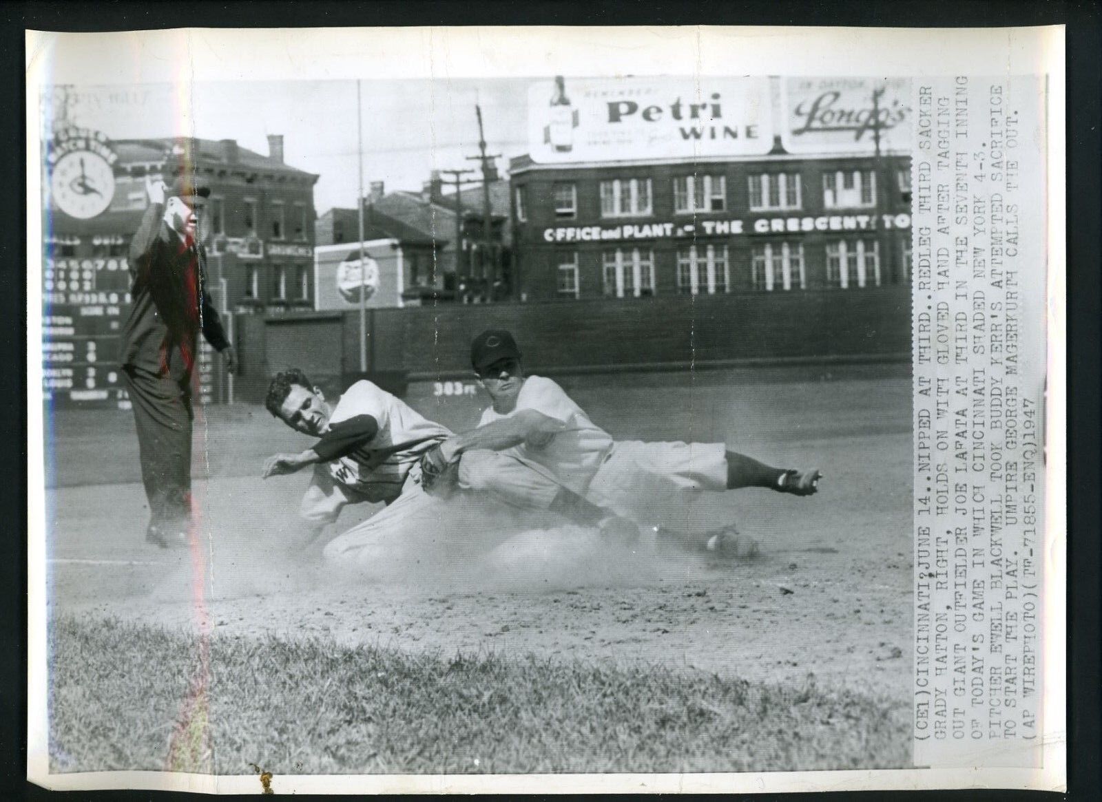 Grady Hatton & Joe Lafata 1947 Press Photo Poster painting Crosley Field Cincinnati Reds Giants