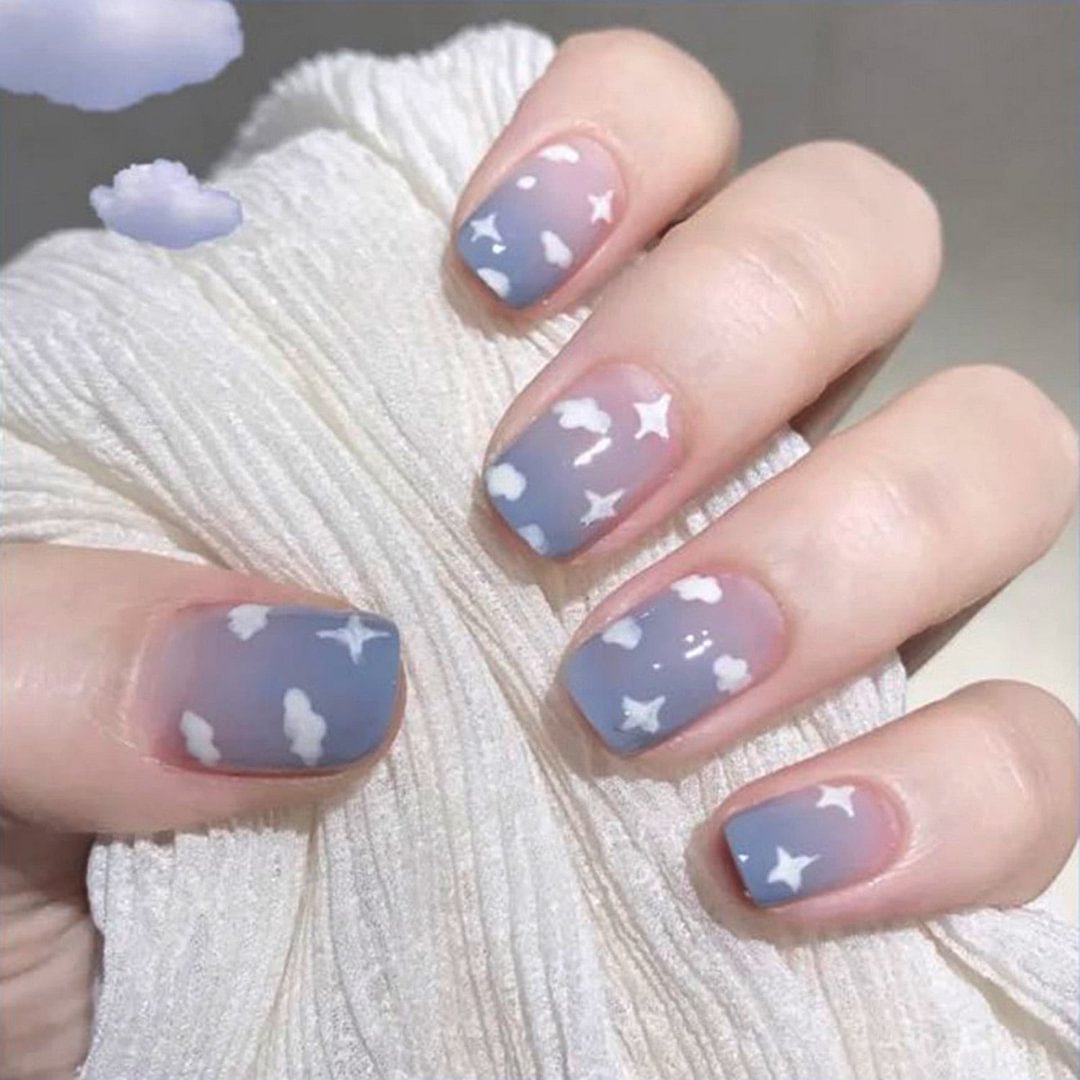 24Pcs/Box Short False Nails Blue Sky White Clouds Design Artificial Fake Nails With Glue Full Cover Nail Tips Press On Nails