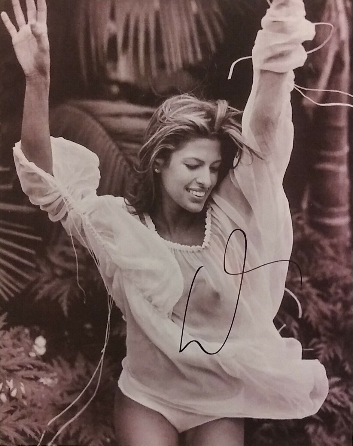 Eva Mendes signed 8 x 10