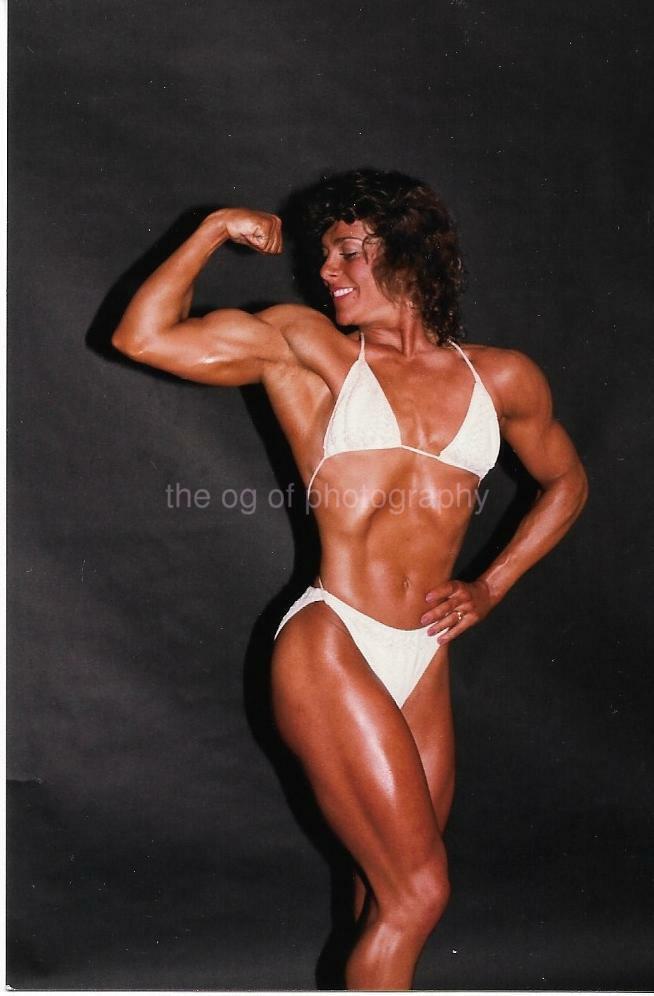 Female Bodybuilder FOUND Photo Poster painting Color MUSCLE WOMAN Original EN 112 6 N