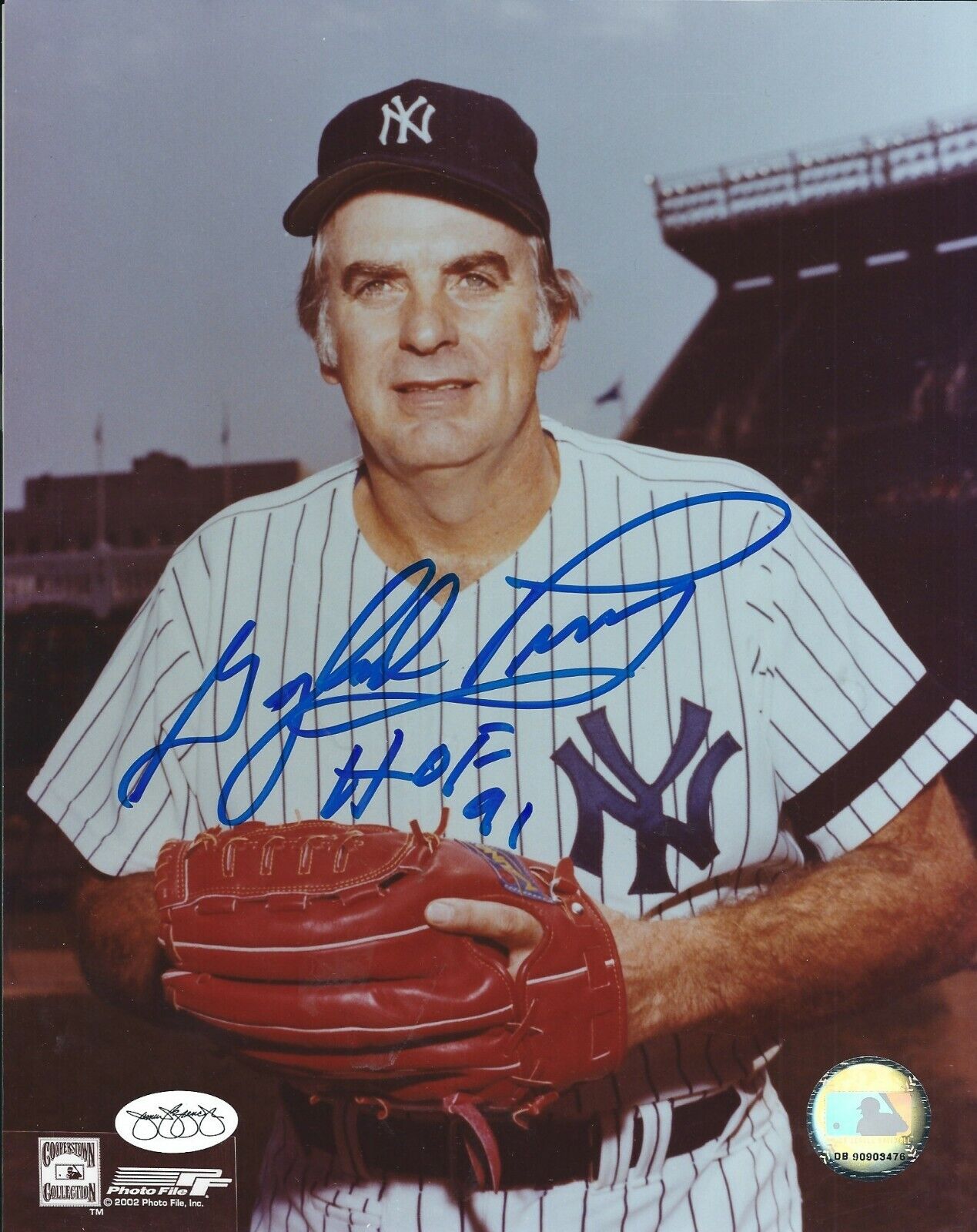 Signed 8x10 GAYLORD PERRY HOF 91