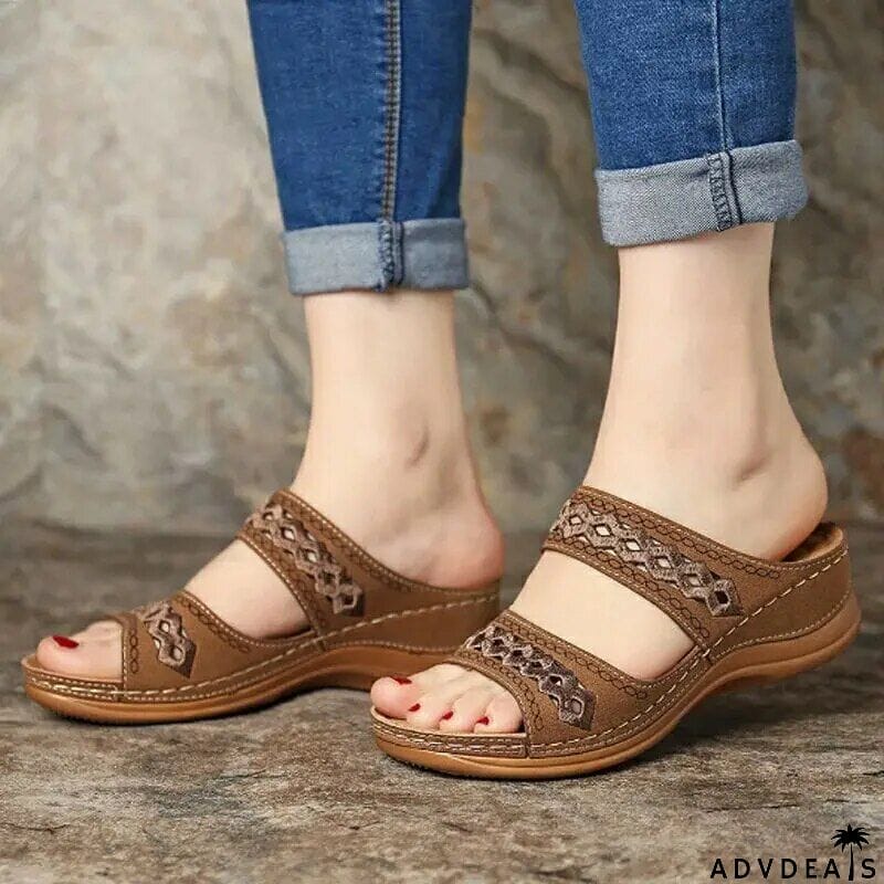 NOVA I Retro Low Heel Sandals