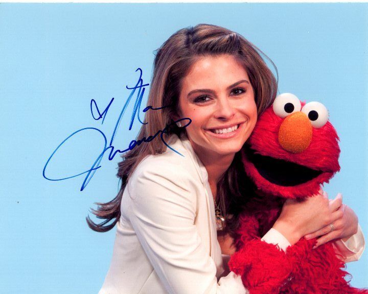 MARIA MENOUNOS signed autographed SESAME STREET ELMO Photo Poster painting