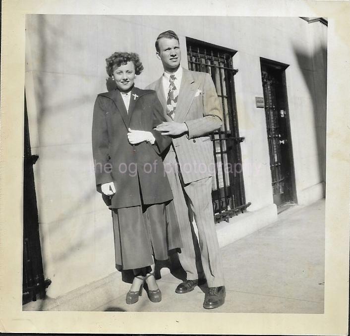 1940'S COUPLE Vintage FOUND Photo Poster paintingGRAPH bw WOMAN MAN Original JD 19 39 Q