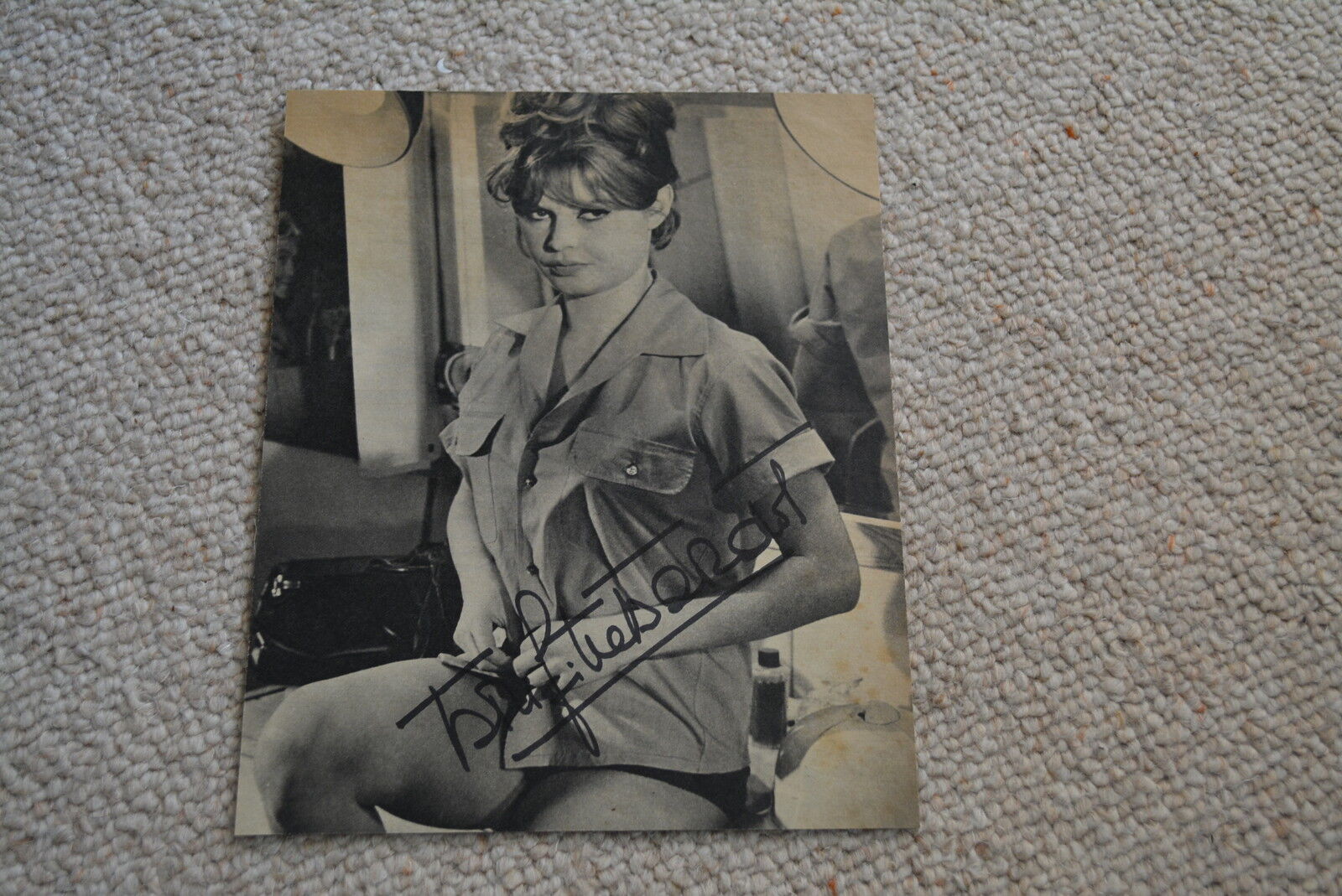 BRIGITTE BARDOT signed vintage original autograph 8x10 (20x25 cm) MAGAZINE