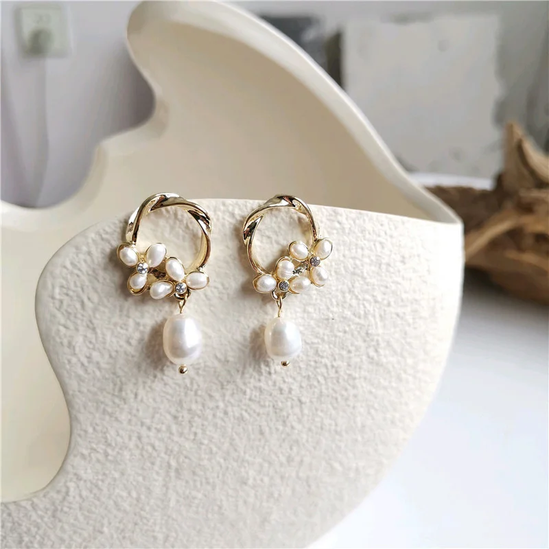 French Style Pearl Floral With Pendant Earrings & Ear Clip