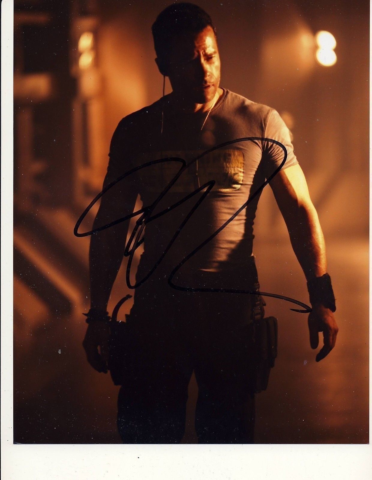 Guy Pearce Autograph LOCKOUT Signed 10x8 Photo Poster painting AFTAL [6863]