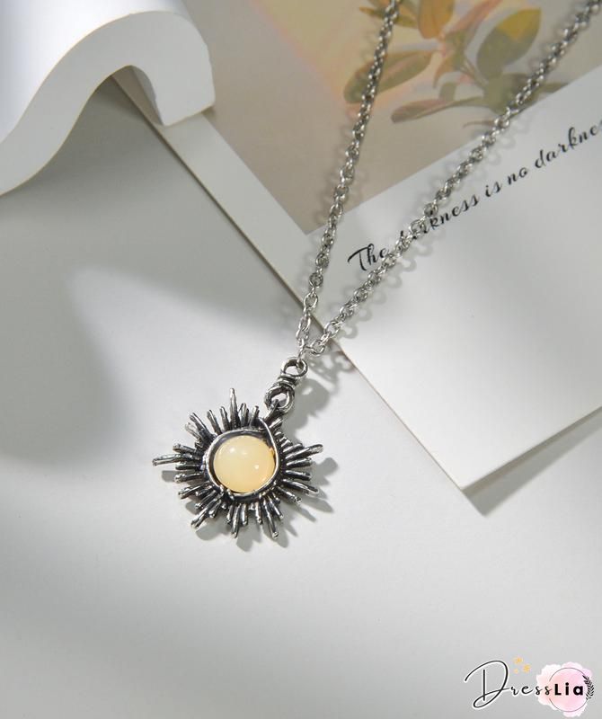 Casual Vintage Moonstone Opal Moon Pendant Necklace