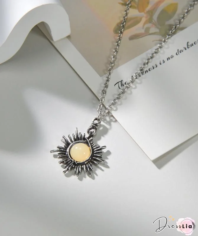 Casual Vintage Moonstone Opal Moon Pendant Necklace