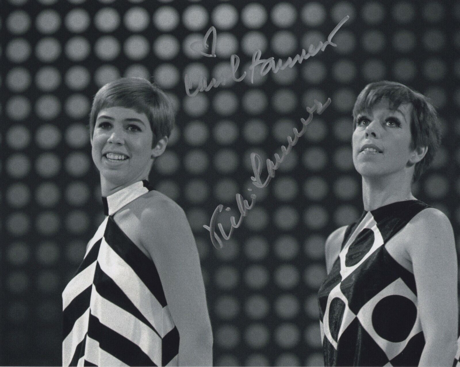 CAROL BURNETT AND VICKI LAWRENCE SIGNED AUTOGRAPH MAMA'S FAMILY 8X10 Photo Poster painting #3