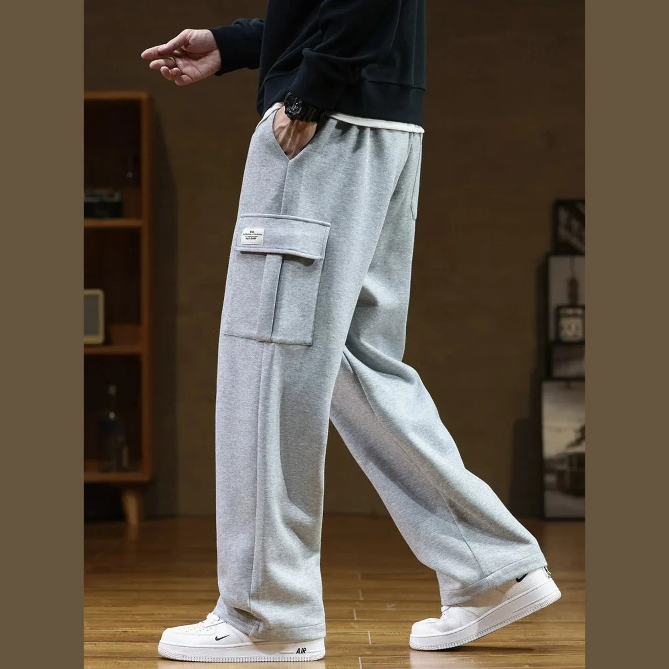 Men's Cotton-Blend Cargo Joggers &ndash; Relaxed Wide-Leg Comfort &ndash; view 5