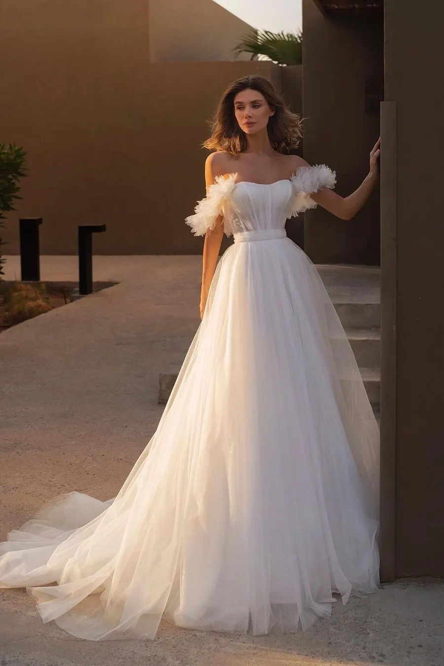 Lussooy Chic White Off-the-shoulder Wedding Dress With Tulle  