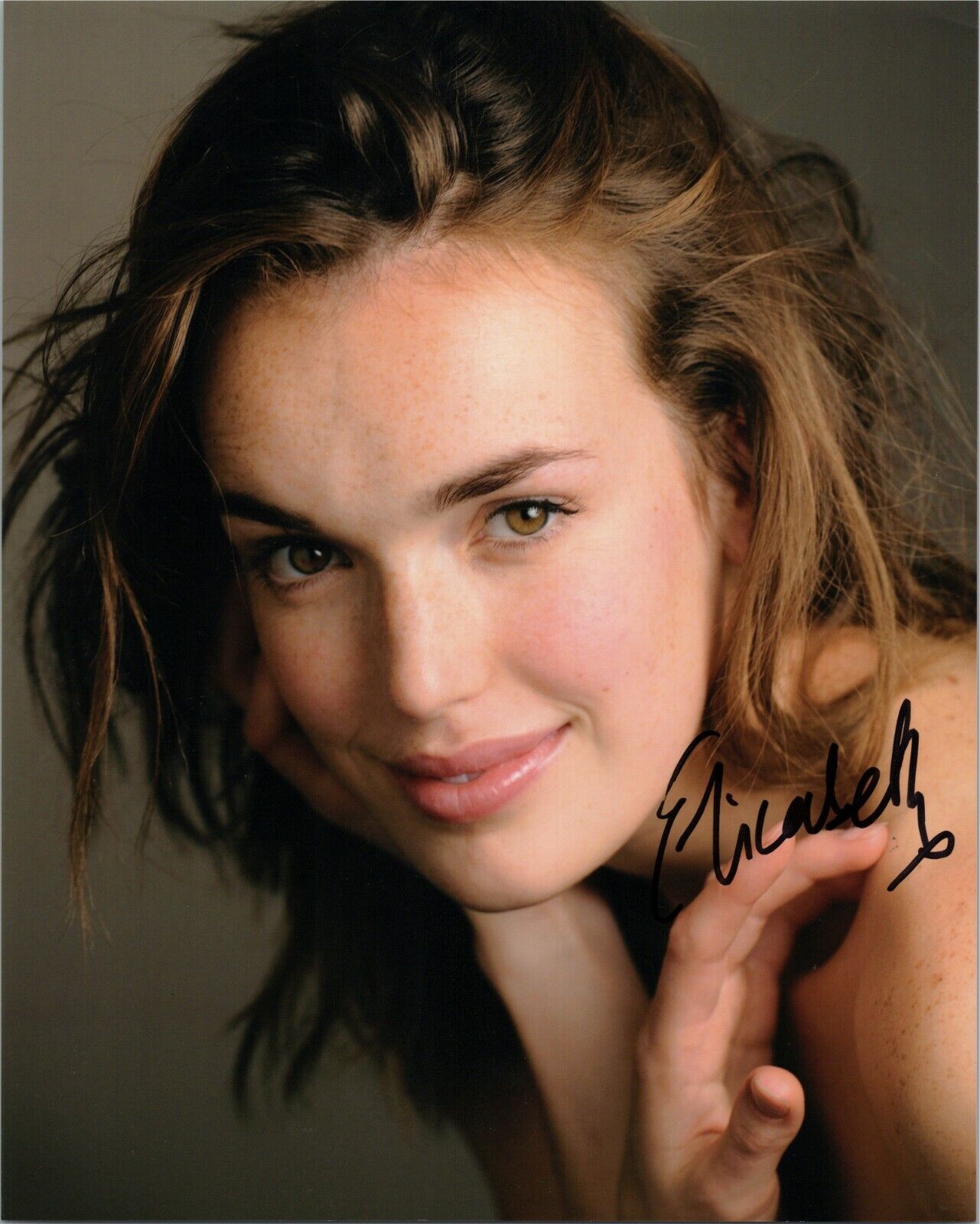 ELIZABETH HENSTRIDGE Authentic Hand-Signed MARVEL AGENTS OF SHIELD