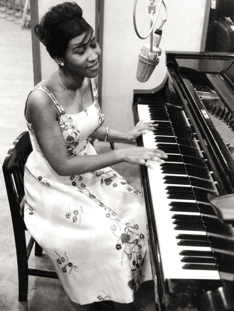 Aretha Franklin 8x10 Picture Simply Stunning Photo Poster painting Gorgeous Celebrity #16